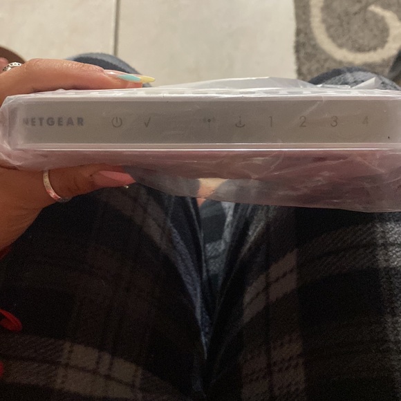 NETGEAR 108 Mbps Wireless Firewall Router WGT624 v3 - Picture 4 of 7